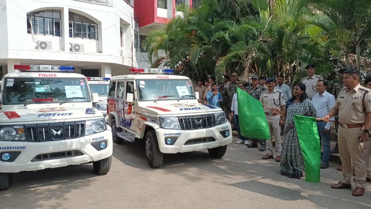 थानों को सौंपे गये नये वाहन