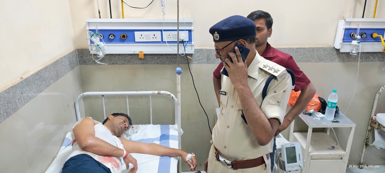 बैरक में पिस्टल से चली गोली, मौजूद सिपाही को लगी गोली