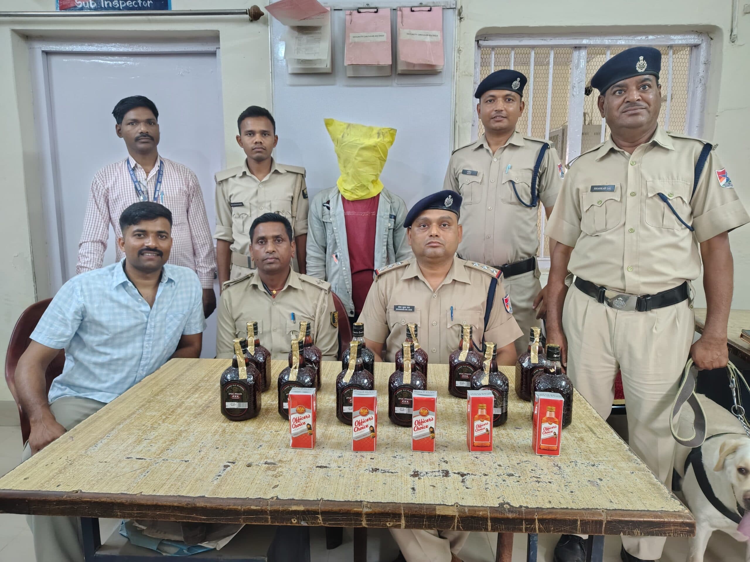 उत्पाद विभाग की छापेमारी में छह गिरफ्तार, 36.160 लीटर शराब बरामद, तीन मोटरसाइकिल जब्त