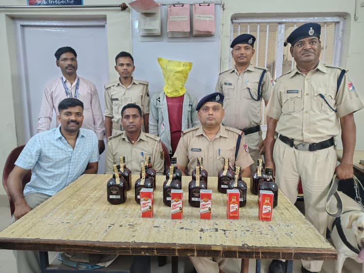 उत्पाद विभाग की छापेमारी में छह गिरफ्तार, 36.160 लीटर शराब बरामद, तीन मोटरसाइकिल जब्त