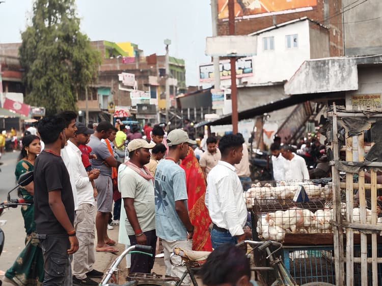 चैत्र नवरात्र से पूर्व नॉनवेज की दुकानों में जमकर हुई खरीदारी