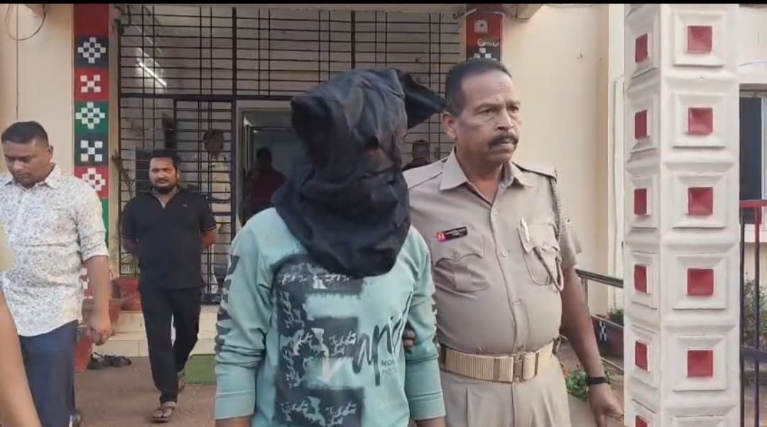 Chaibasa News : दुकान में घुसकर नाबालिग से दुष्कर्म, आरोपी गिरफ्तार