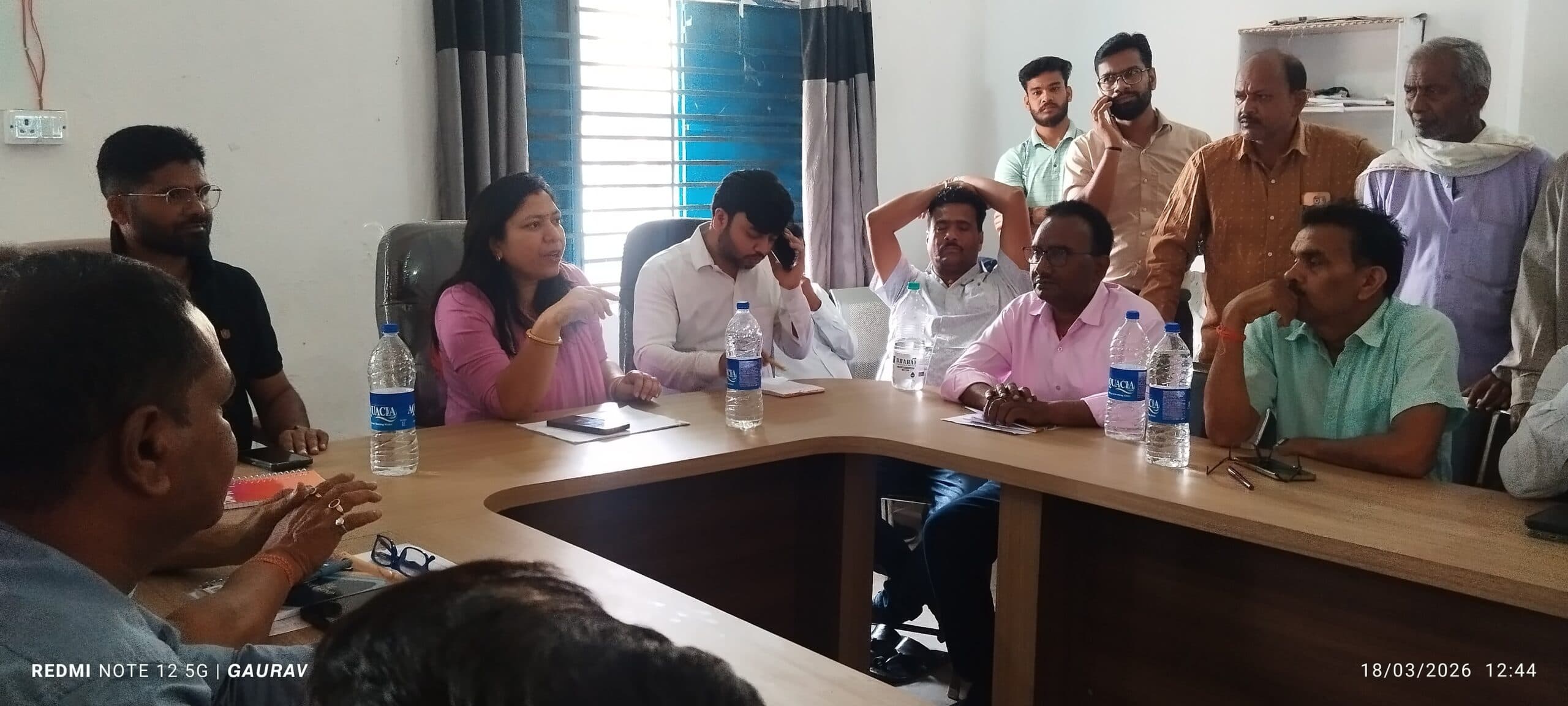 Giridih News :भू अर्जन पदाधिकारी से वार्ता में नहीं बनी सहमति