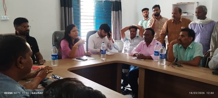 Giridih News :भू अर्जन पदाधिकारी से वार्ता में नहीं बनी सहमति