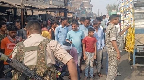 मेहरमा में मोटरसाइकिल और ट्रैक्टर की टक्कर, चालक गंभीर रूप से घायल