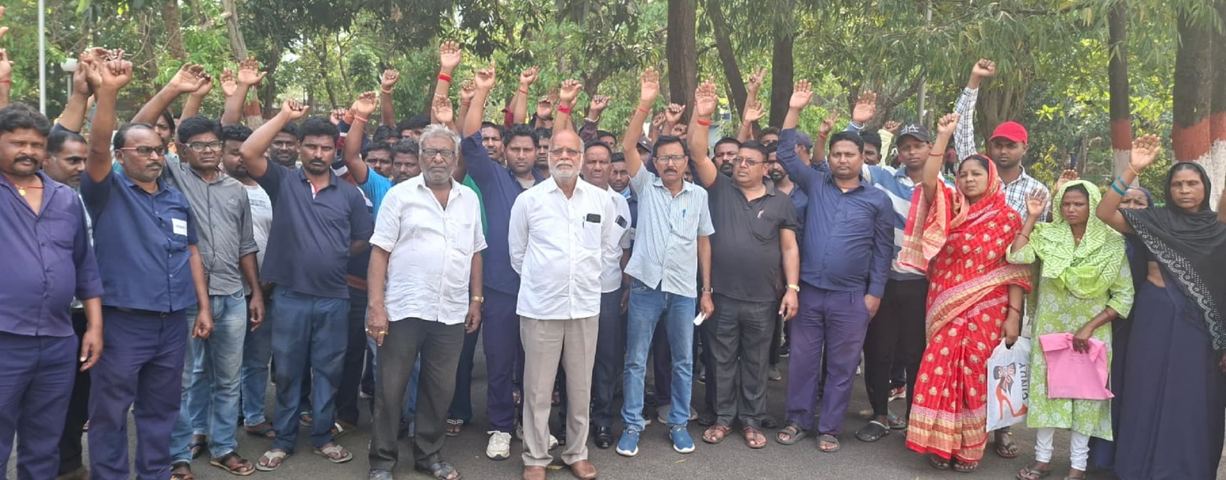 Bokaro News : बीजीएच के सफाई मित्रों ने किया प्रदर्शन