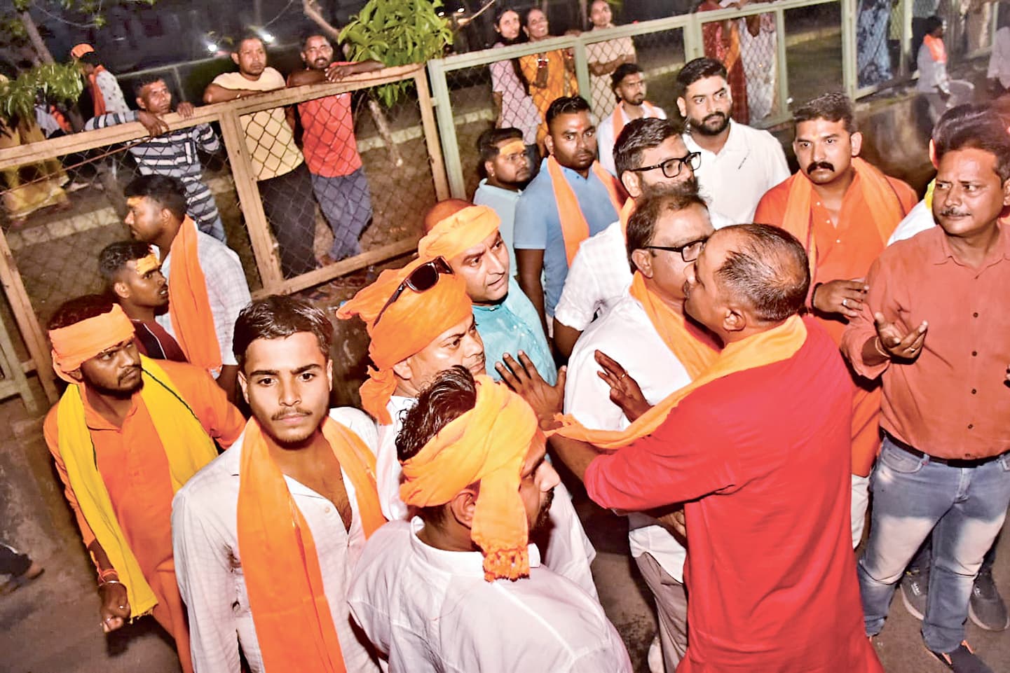 Jamshedpur News : मानगो में शोभायात्रा के दौरान उपेंद्र सिंह मस्तान और आशुतोष राय के बीच मारपीट