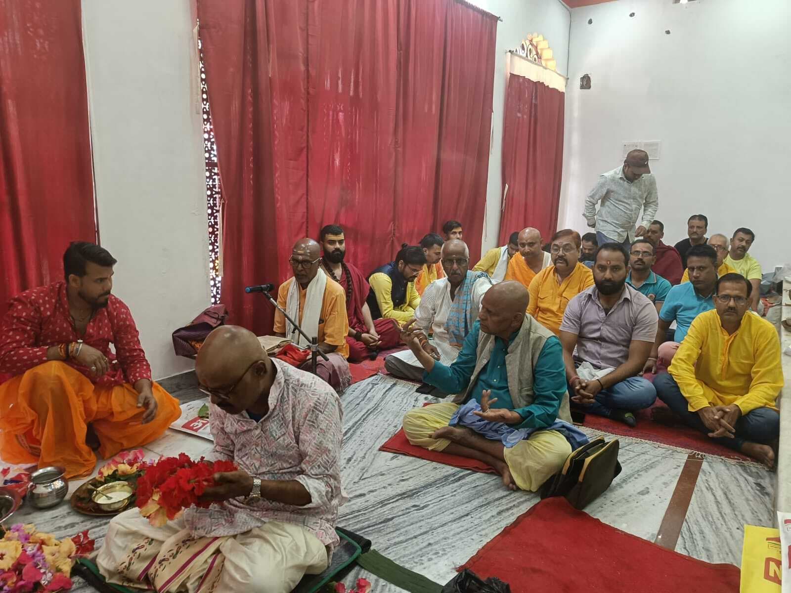 या देवी सर्वभूतेषु... मंत्रोच्चारण से गुंजयमान हो उठा पंडाल, पहले दिन मां शैलपुत्री की हुई पूजा