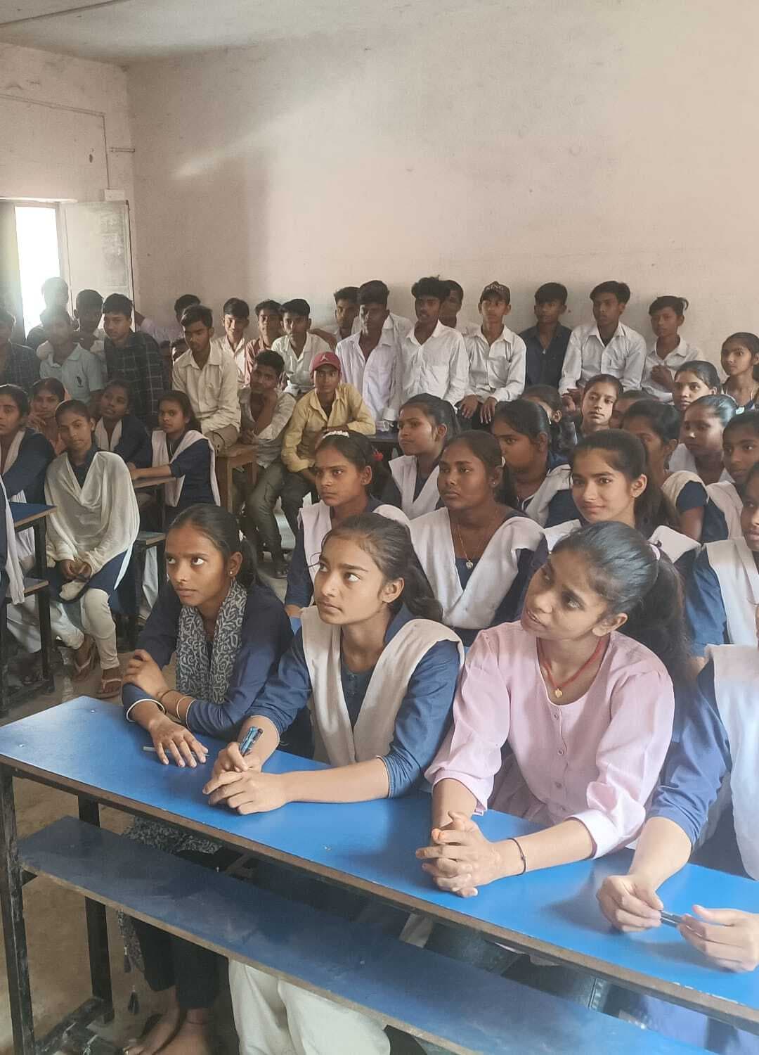 बालिकाओं को उनके अधिकारों, योजनाओं व सुरक्षा को लेकर किया गया जागरूक