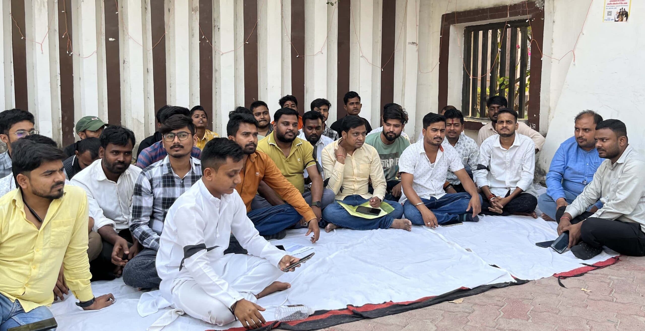 विवि में हंगामे के अगले दिन गोलबंद हुए छात्र नेताओं ने दी बड़े आंदोलन की चेतावनी