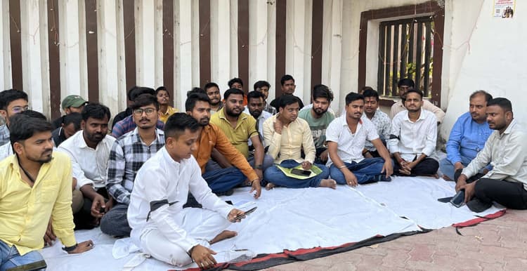 विवि में हंगामे के अगले दिन गोलबंद हुए छात्र नेताओं ने दी बड़े आंदोलन की चेतावनी