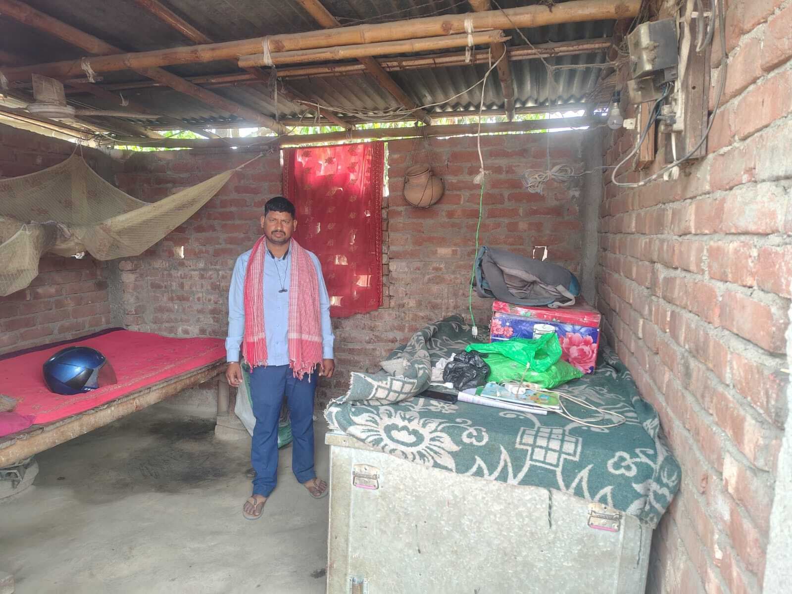 लाखों रुपये नगदी व जेवरात की चोरी