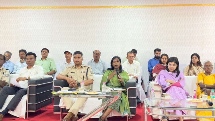 पारंपरिक तरीके से मनायें त्योहार, परंपरा से हट कर कुछ नहीं करें