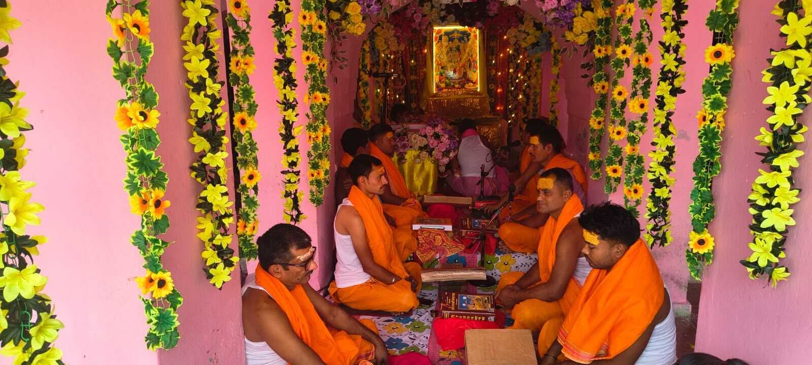 मधुसूदन मंदिर में गूंजा रामचरितमानस, नौ दिवसीय नवाह पाठ शुरू