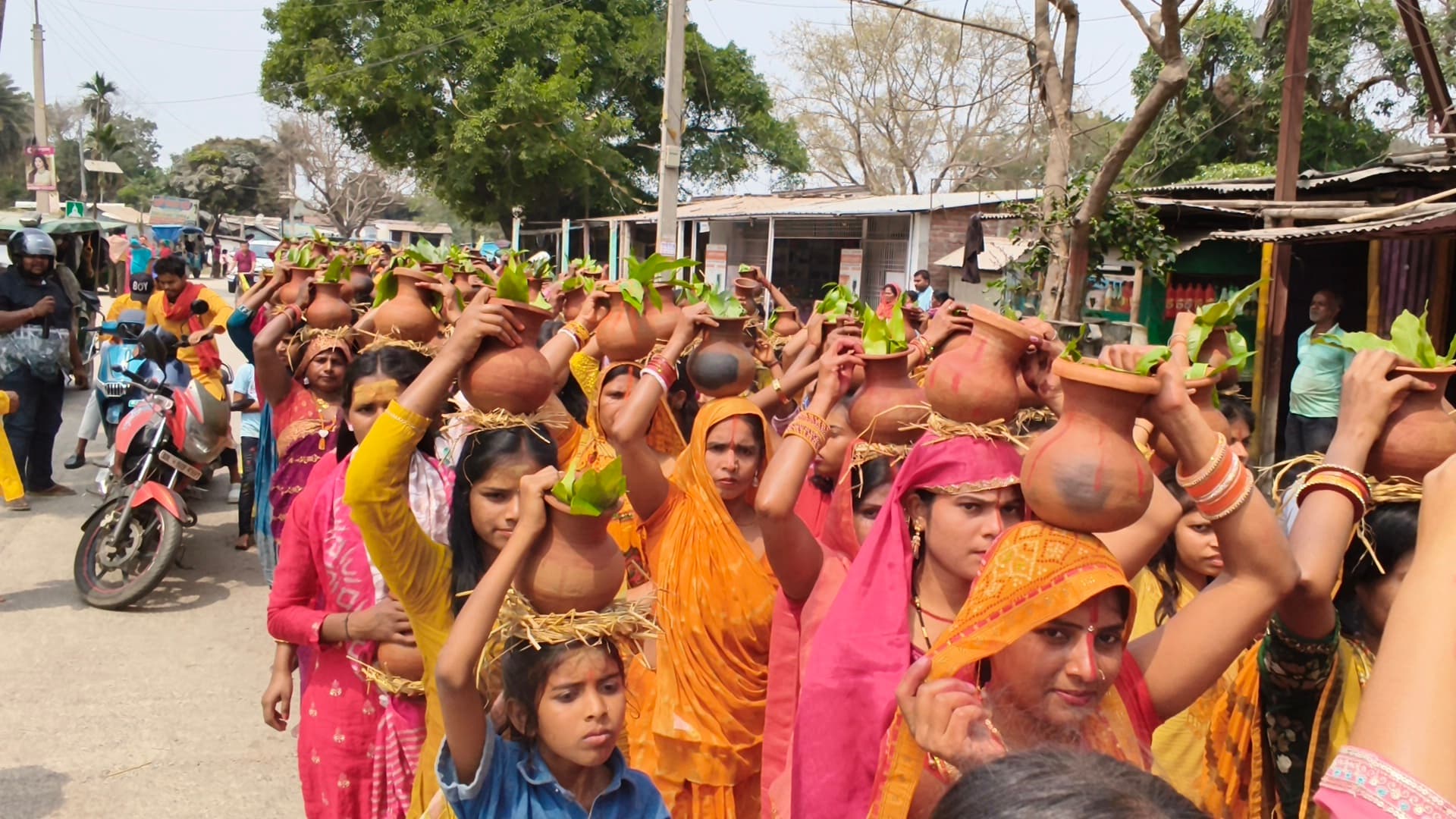 चैत्र नवरात्रा को लेकर भीमनगर शिवदुर्गा मंदिर परिसर से निकाली गई भव्य कलश शोभायात्रा