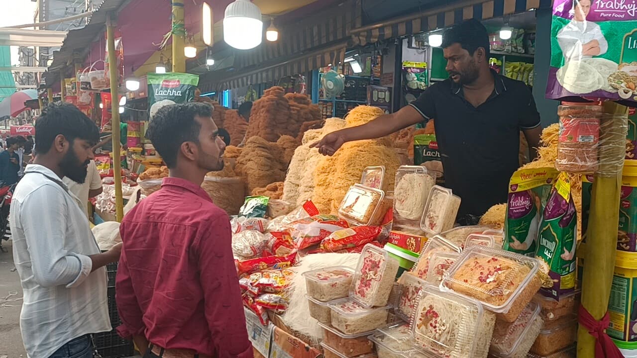 किशनगंज के बाजारों में रौनक बढ़ी, सेवइयों और इत्र की खुशबू से महकी दुकानें