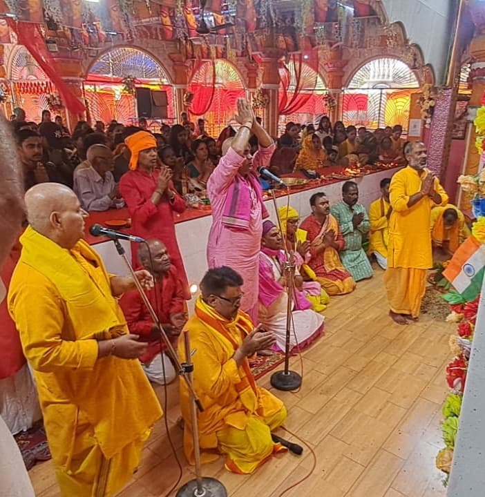 मां शैलपुत्री की पूजा को लेकर मंदिर में उमड़ी भीड़