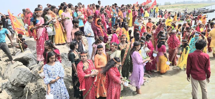 चैत्र नवरात्र को लेकर निकाली गई भव्य कलश शोभायात्रा