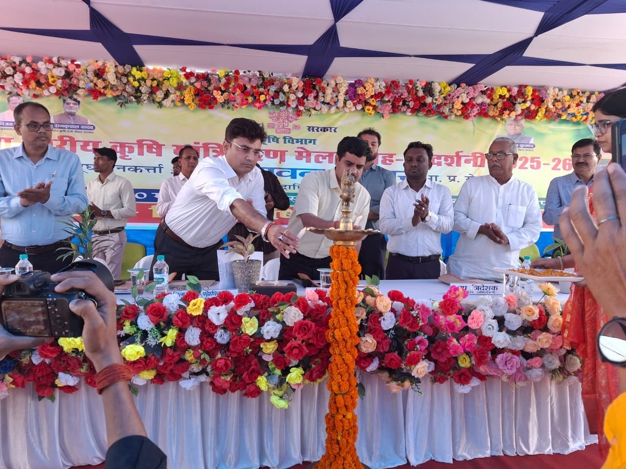 दो दिवसीय कृषि यांत्रिकरण मेला का डीएम ने किया शुभारंभ