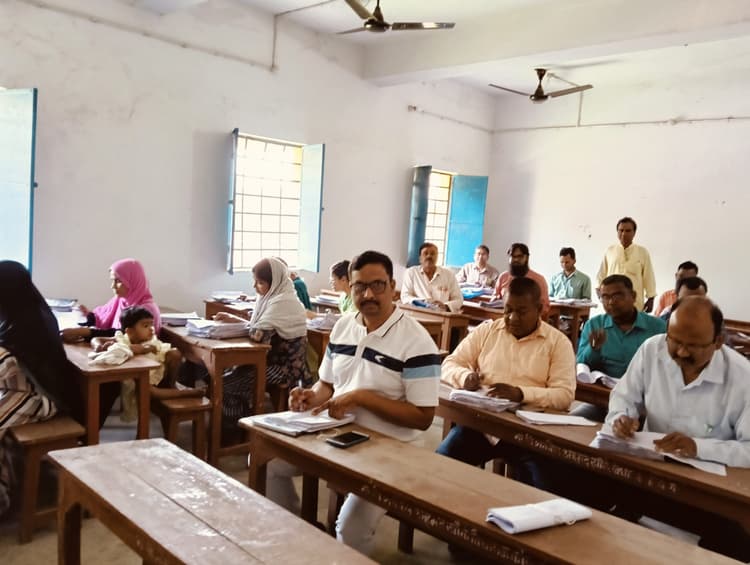 बेलौन सीआरसी में कापियों का मूल्यांकन शुरू