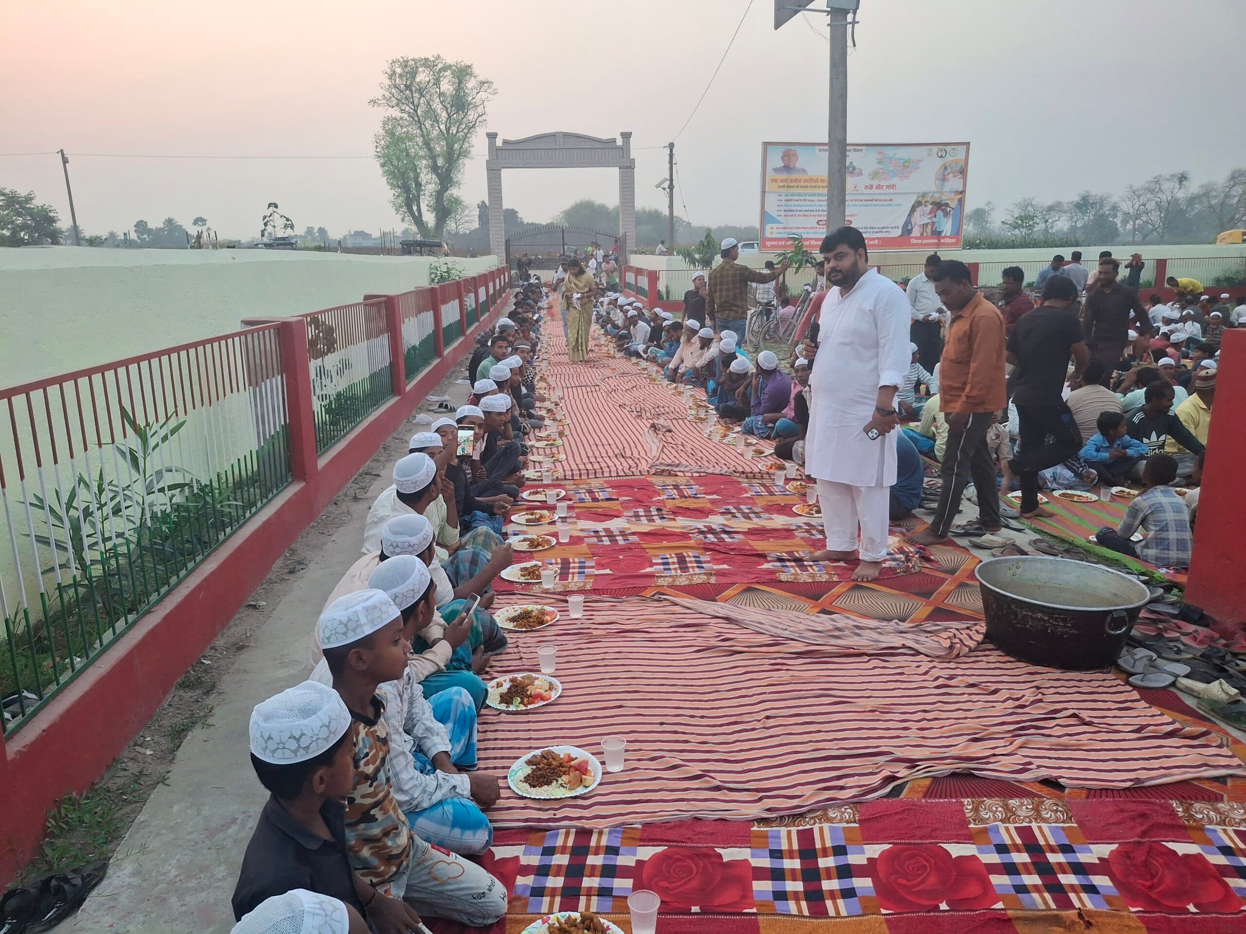 हथवाड़ा पंचायत की मुखिया ने दी इफ्तार पार्टी