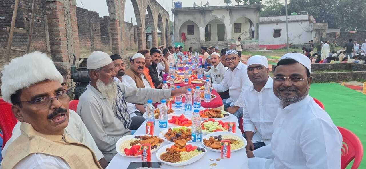 खैरा में दावत-ए-इफ्तार पार्टी का आयोजन