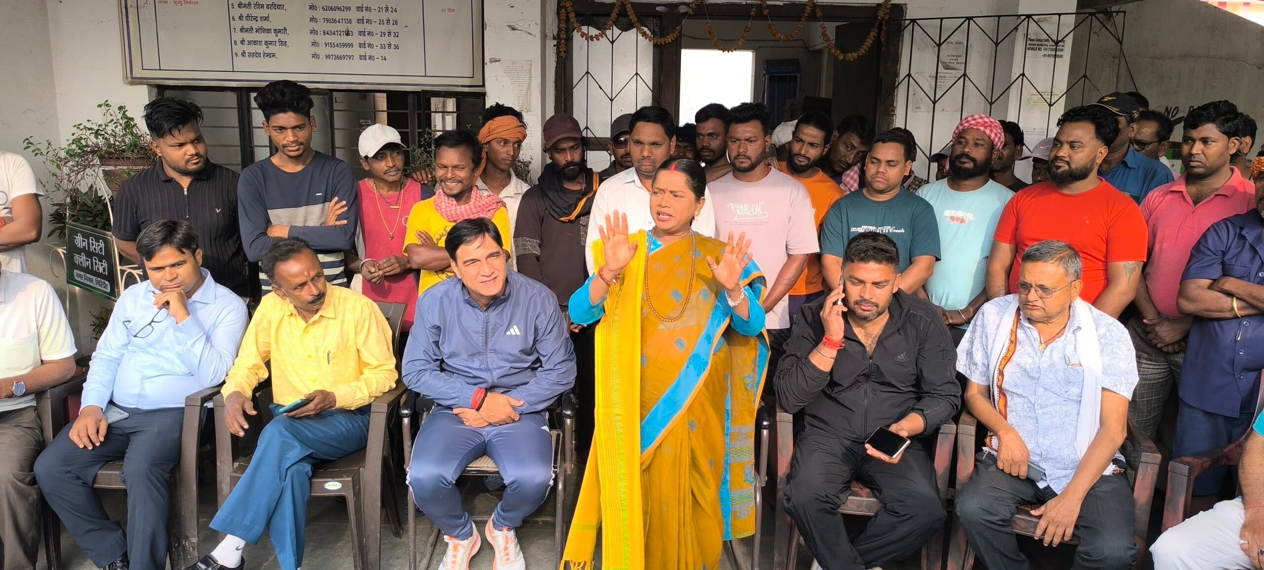 Giridih News :सफाई कर्मियों पर है शहर को स्वच्छ व सुंदर बनाने का दायित्व : मेयर