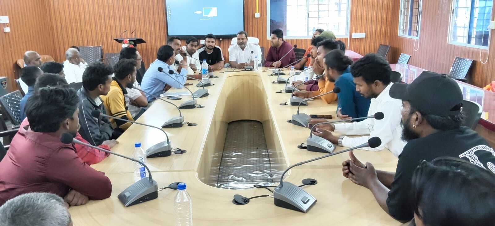 Giridih News :पर्व में जलापूर्ति व साफ-सफाई व्यवस्था दुरुस्त करने पर जोर