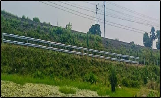 जमालपुर, किऊल और भागलपुर के बीच लगी डब्ल्यू-बीम मेटल सेफ्टी फेंसिंग