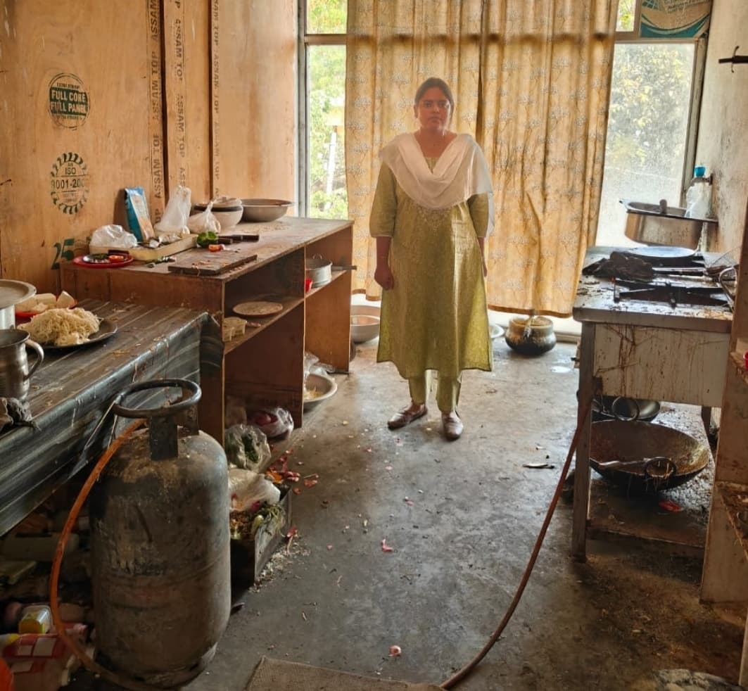 घरेलू गैस के अवैध उपयोग पर प्रशासन सख्त, बेलांव व सबार के होटलों में छापेमारी