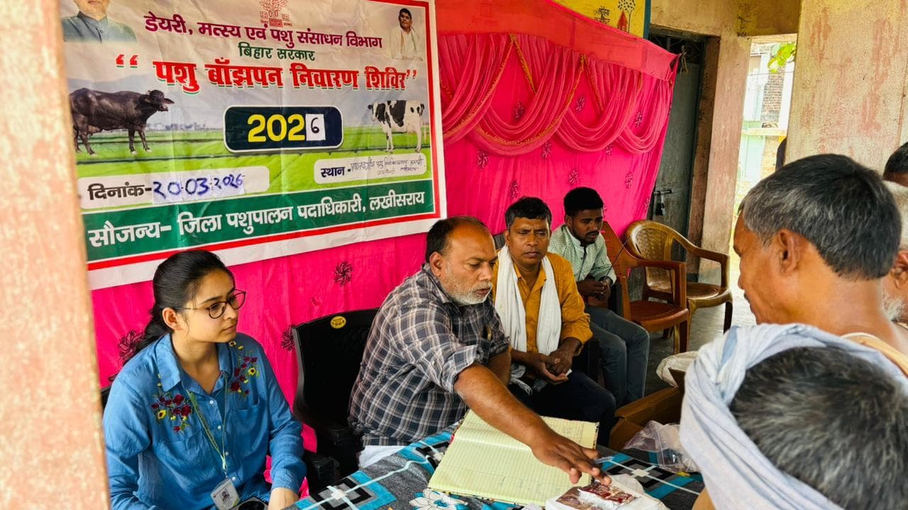 पशुओं के बांझपन को दूर करने को ले दे कीड़ा मारने की दवा व लीवर टॉनिक