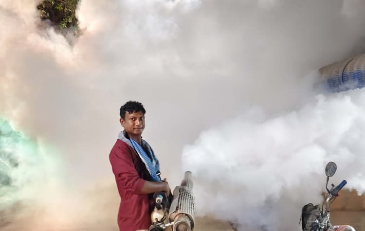 बीमारियों से बचाव को लेकर नगर पंचायत ने करायी फॉगिंग