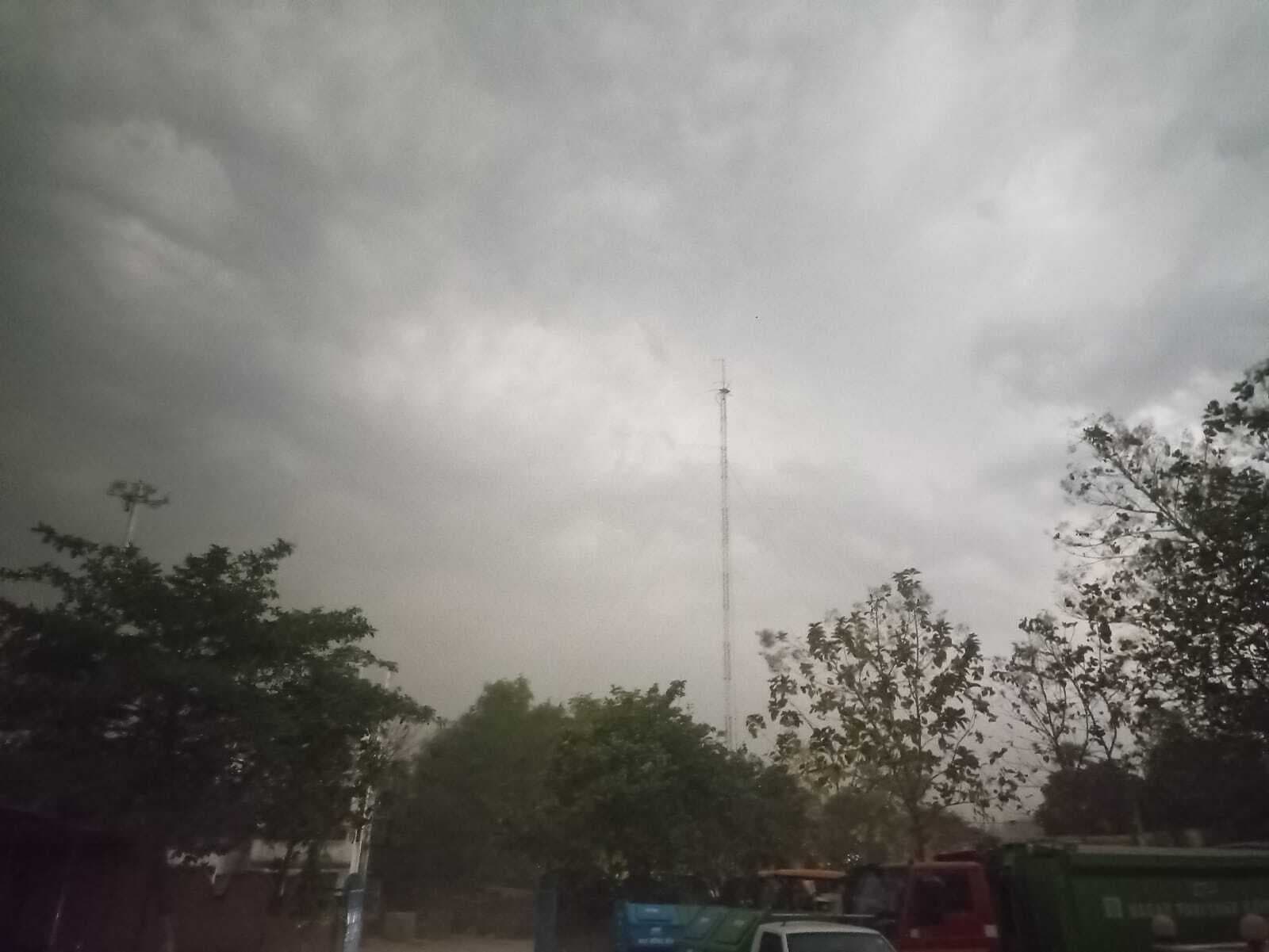 22 मार्च तक बारिश की संभावना, शुक्रवार को तेज आंधी के साथ हुई बारिश