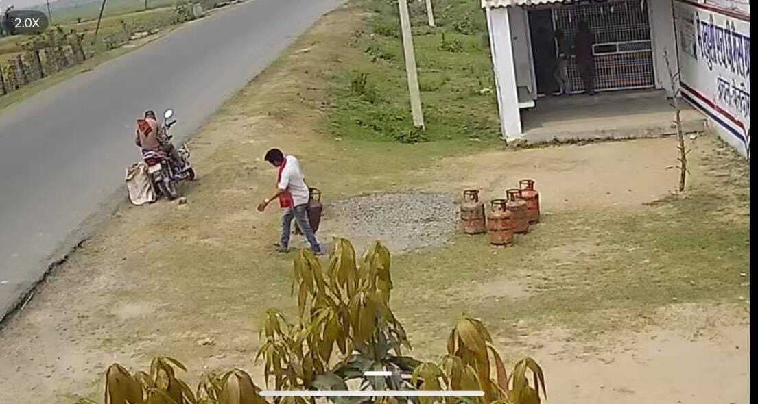 बेलदौर में गैस सिलेंडर चोरी  मामले में पुलिस ने आरोपित को किया गिरफ्तार