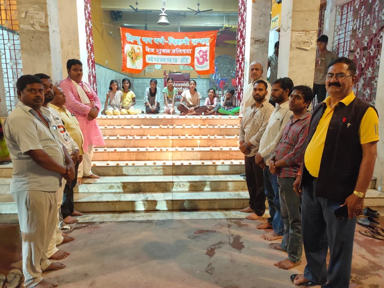 हिंदू नववर्ष पर अभाविप ने बड़ी दुर्गा मंदिर में मनाया दीपोत्सव, बांटी मिठाइयां