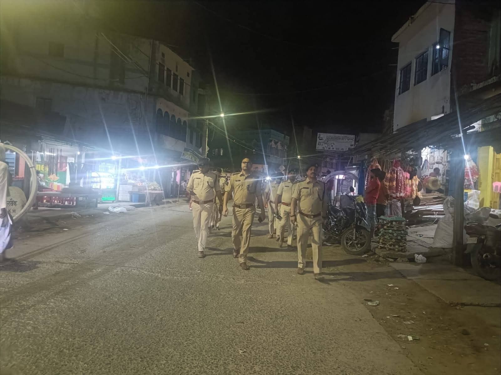 पुलिस उपाधीक्षक के नेतृत्व में निकला फ्लैग मार्च