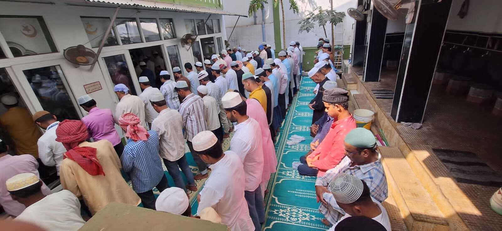 मुस्लिम समाज ने अता की अलविदा जुम्मे की नमाज