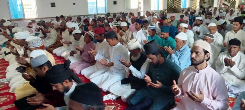 अलविदा जुम्मा पर मस्जिदों में उमड़ी अकीदमंदों की भीड़, ईद की तैयारियां तेज