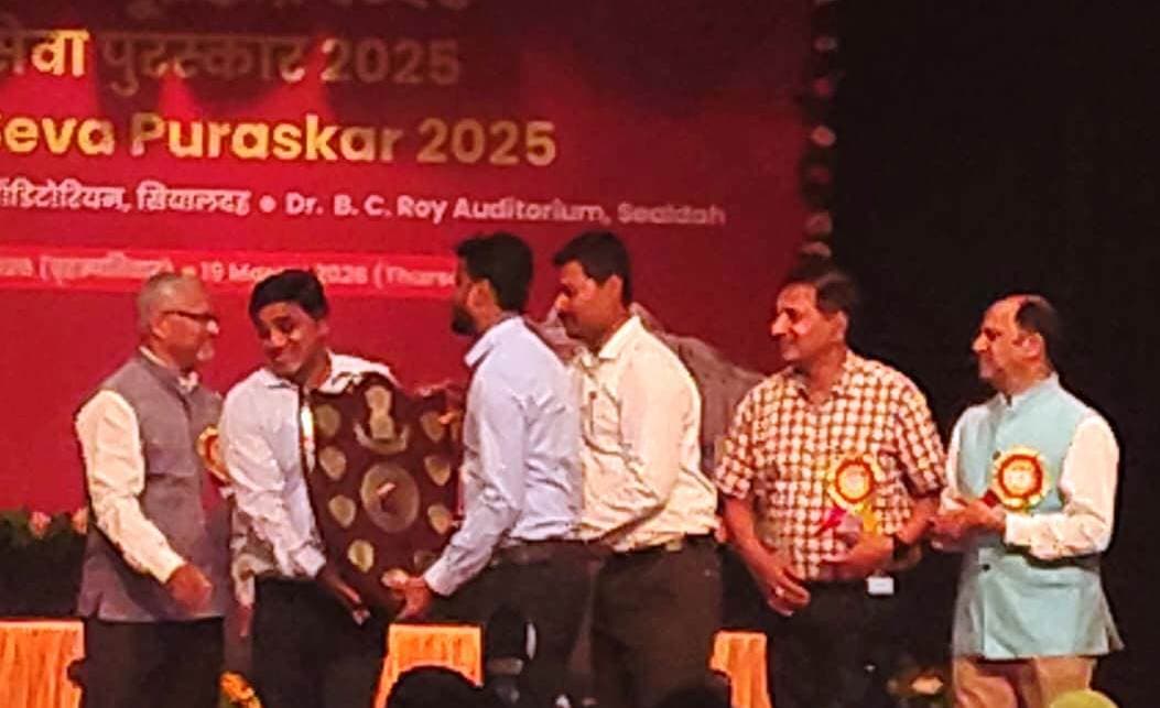 रेल इंजन कारखाना के कई अधिकारियों को मिला जीएम अवार्ड