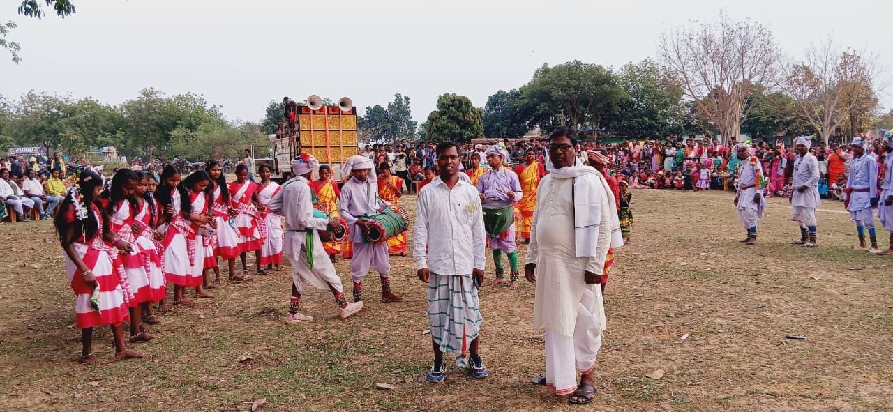 गोंदलीपाहड़ी जाहेरथान में मनाया गया बाहा पर्व