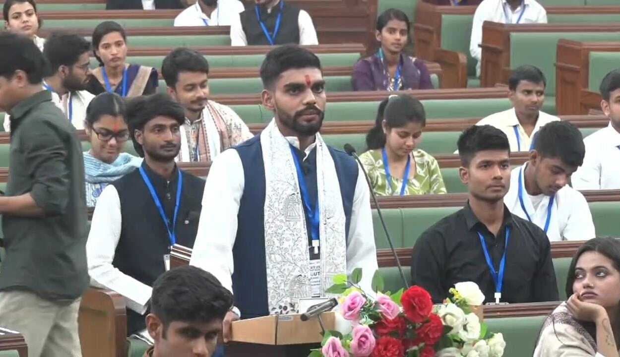 बांका के निखिल ने राज्य स्तरीय युवा संसद में किया प्रतिनिधित्व