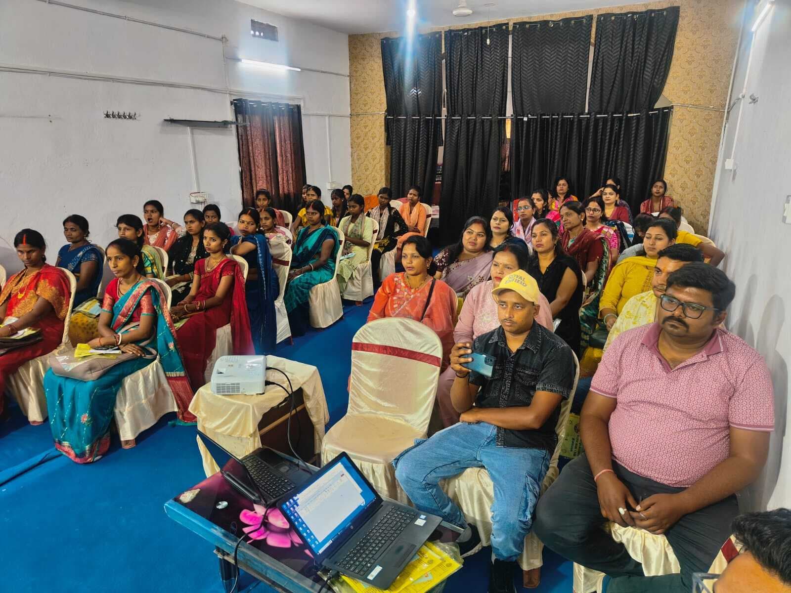 Giridih News :महिला उद्यमिता को पंख देने को जिला स्तरीय कार्यशाला