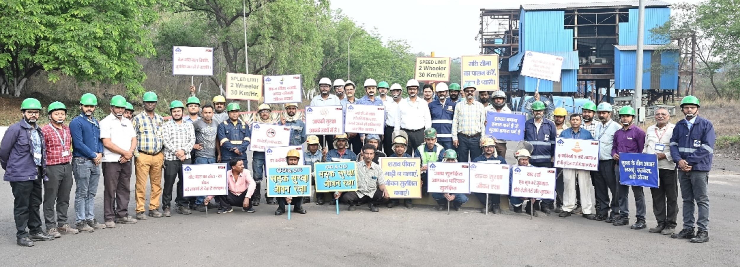 Bokaro News : मानव शृंखला बना कर किया सड़क सुरक्षा के प्रति जागरूक