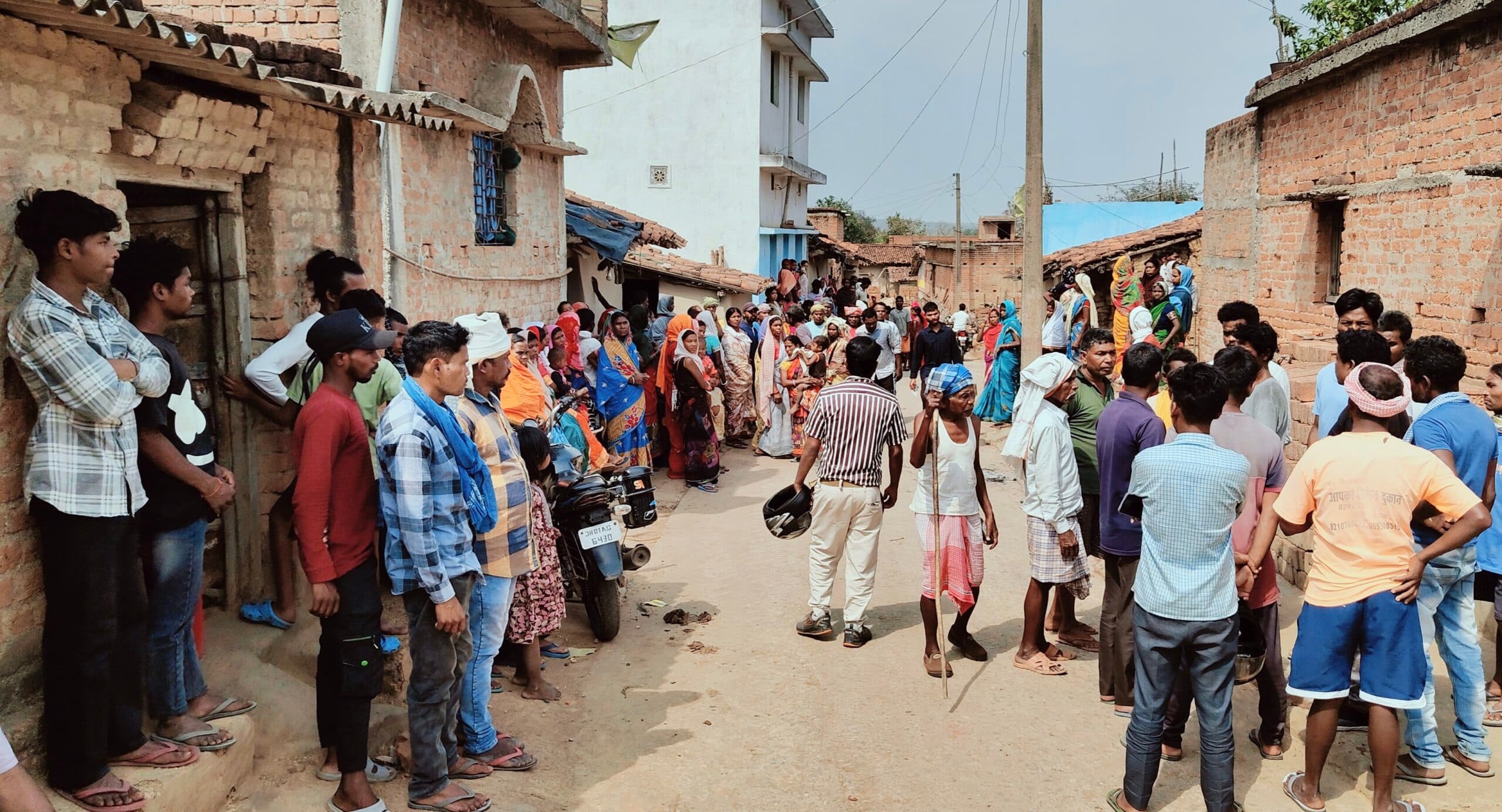 Bokaro News : मुआवजे पर सहमति बनी, 14 घंटे बाद गोमिया-ललपनिया मार्ग से हटा जाम