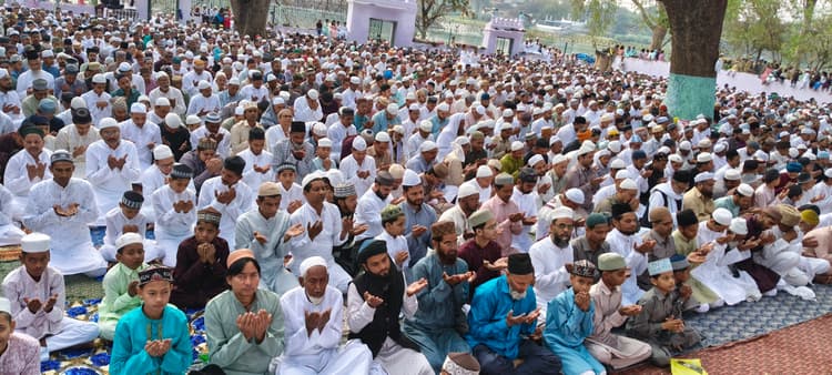 मुल्क की बरकत और शांति के लिए मांगीं दुआएं