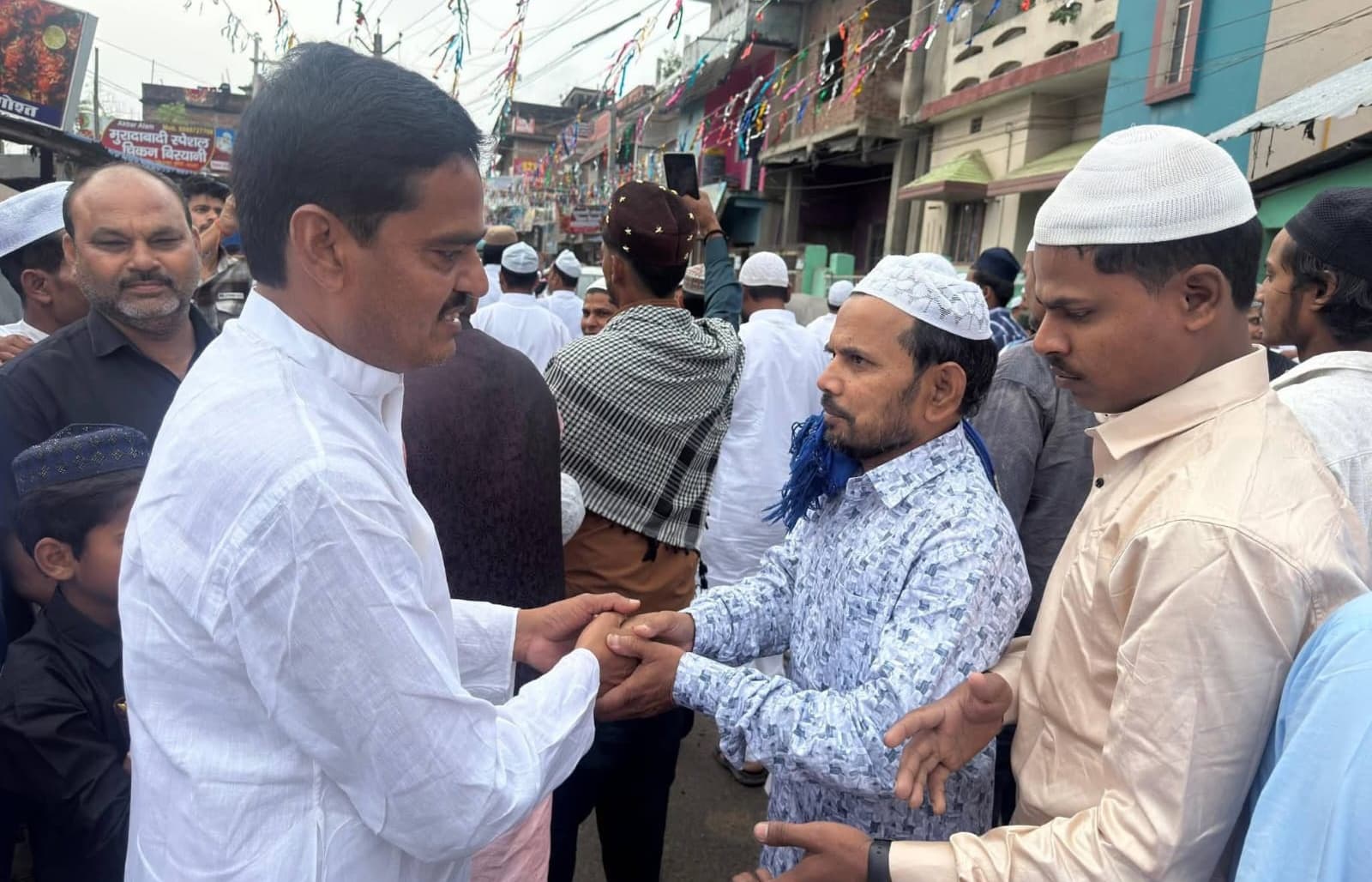 भाईचारे व इंसानियत का संदेश देता है ईद : जितेंद्र यादव