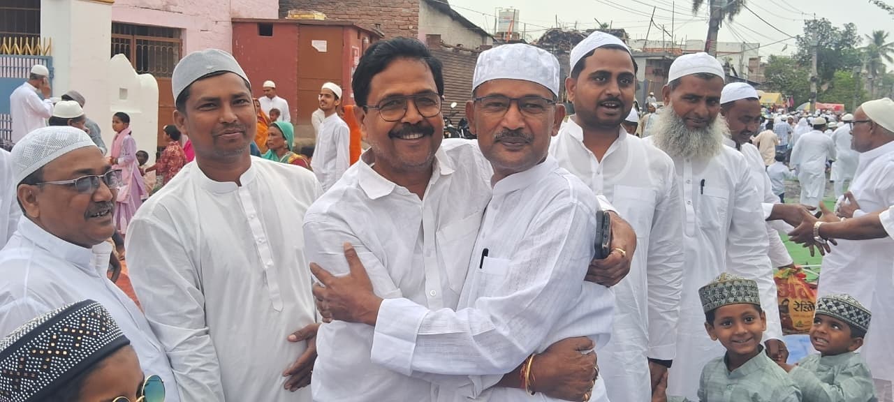 शांति व सद्भाव के साथ मनाया गया खुशियों का पर्व ईद