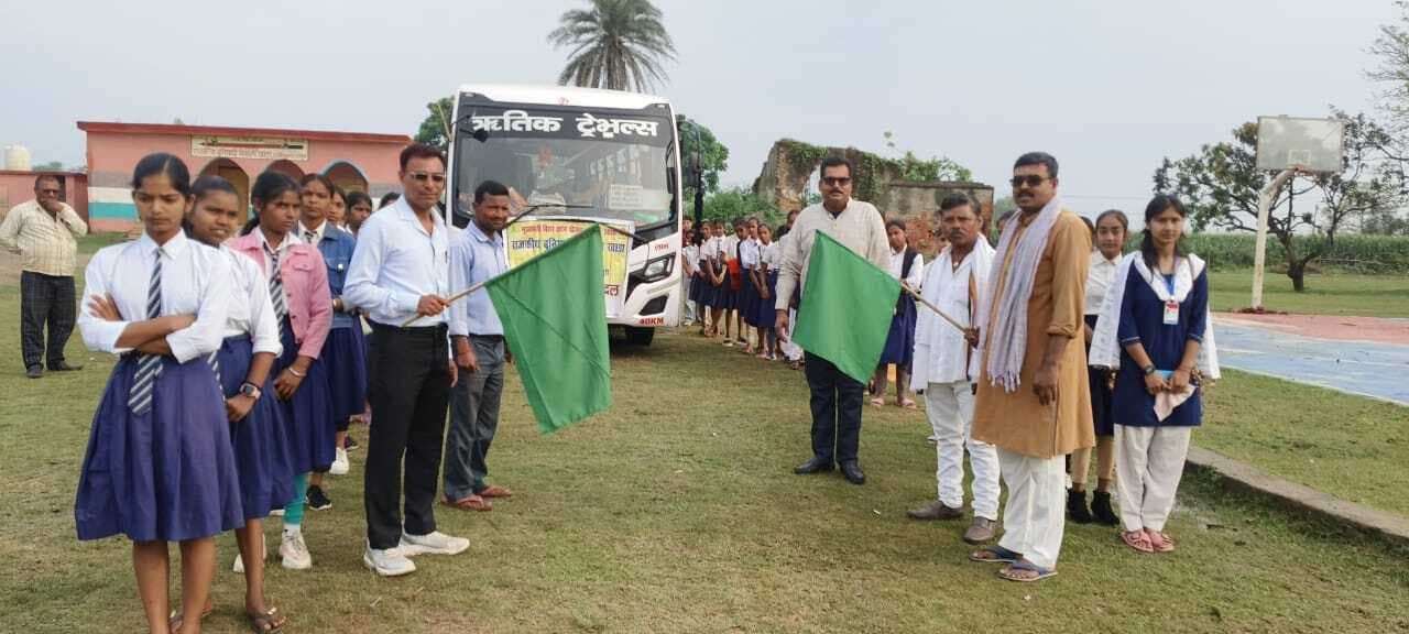 राजकीय बुनियादी विद्यालय खाड़ा से बच्चे गये परिभ्रमण पर