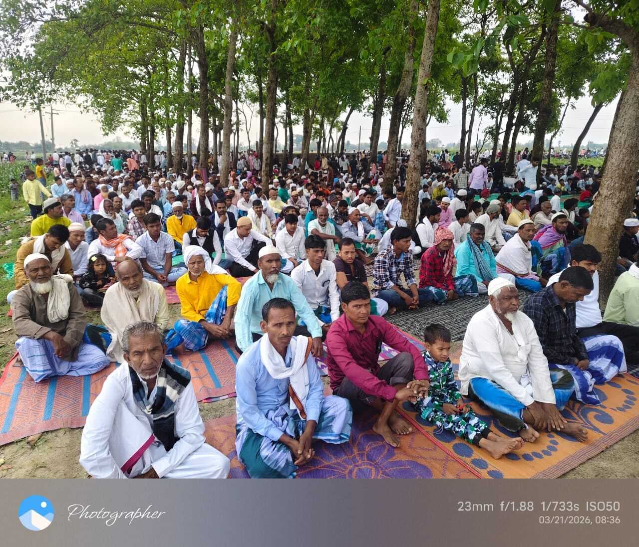 ईदगाह में अकीकत के साथ ईद की नमाज अदा की गई