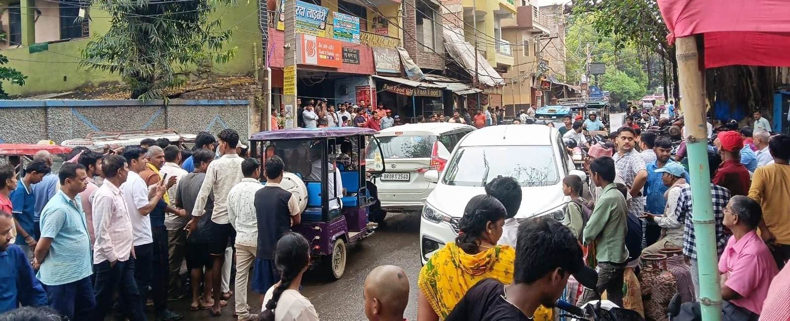 एलपीजी गैस के लिए उपभोक्ताओं में होड़, सड़क पर जाम की स्थिति